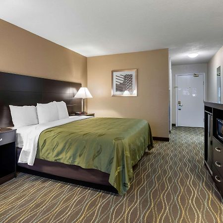 Quality Inn & Suites Des Moines - Merle Hay Road Urbandale Exteriör bild