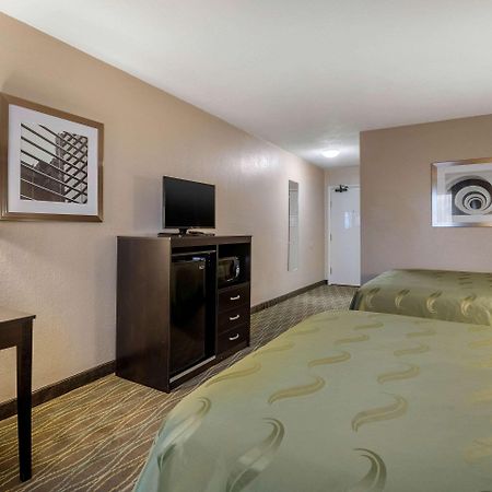 Quality Inn & Suites Des Moines - Merle Hay Road Urbandale Exteriör bild