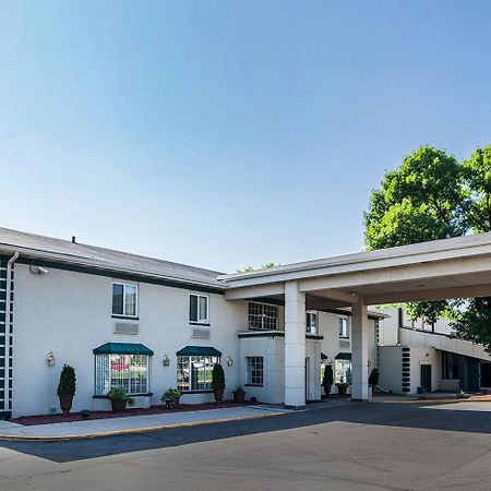 Quality Inn & Suites Des Moines - Merle Hay Road Urbandale Exteriör bild