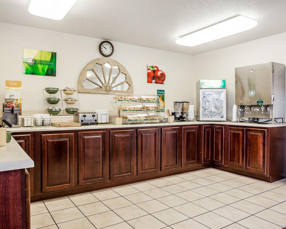 Quality Inn & Suites Des Moines - Merle Hay Road Urbandale Exteriör bild