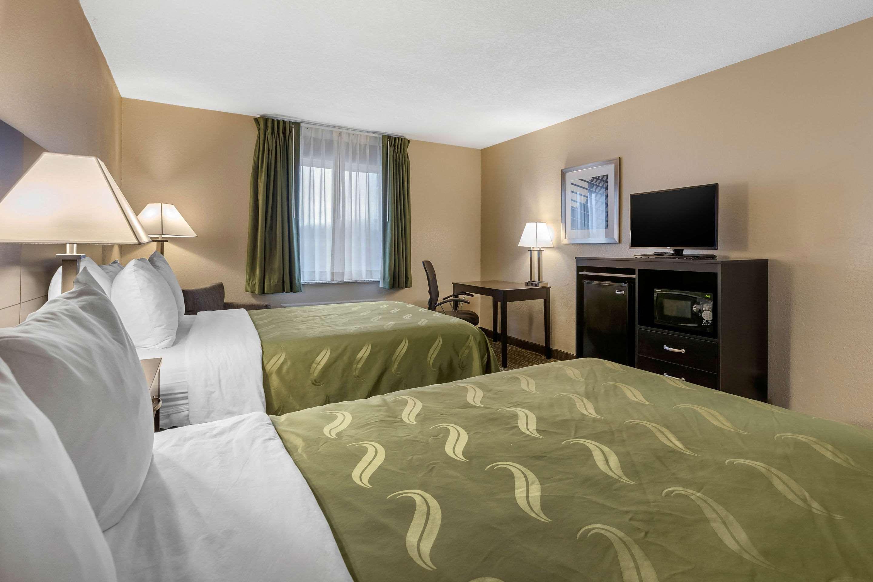 Quality Inn & Suites Des Moines - Merle Hay Road Urbandale Exteriör bild