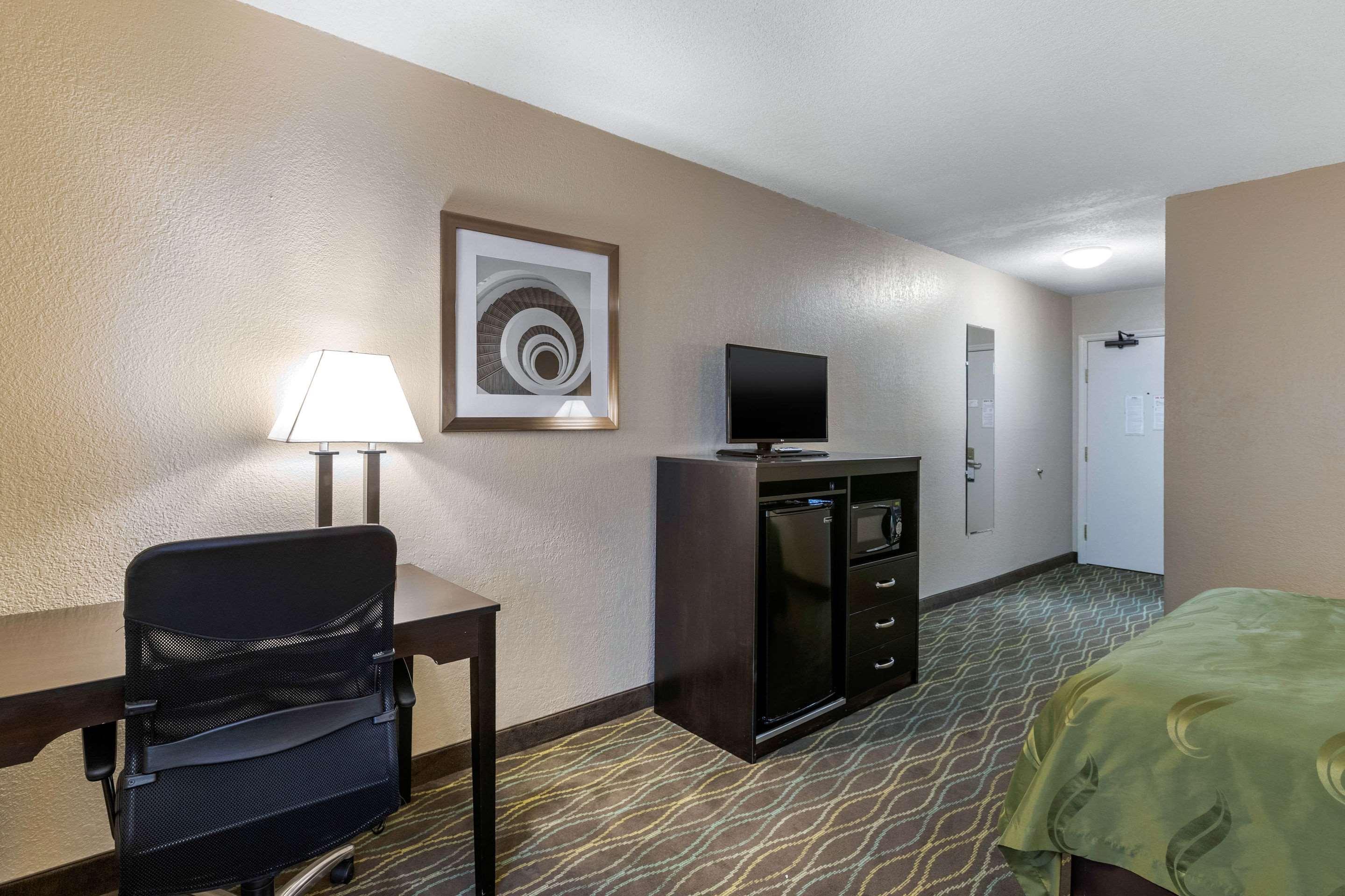 Quality Inn & Suites Des Moines - Merle Hay Road Urbandale Exteriör bild