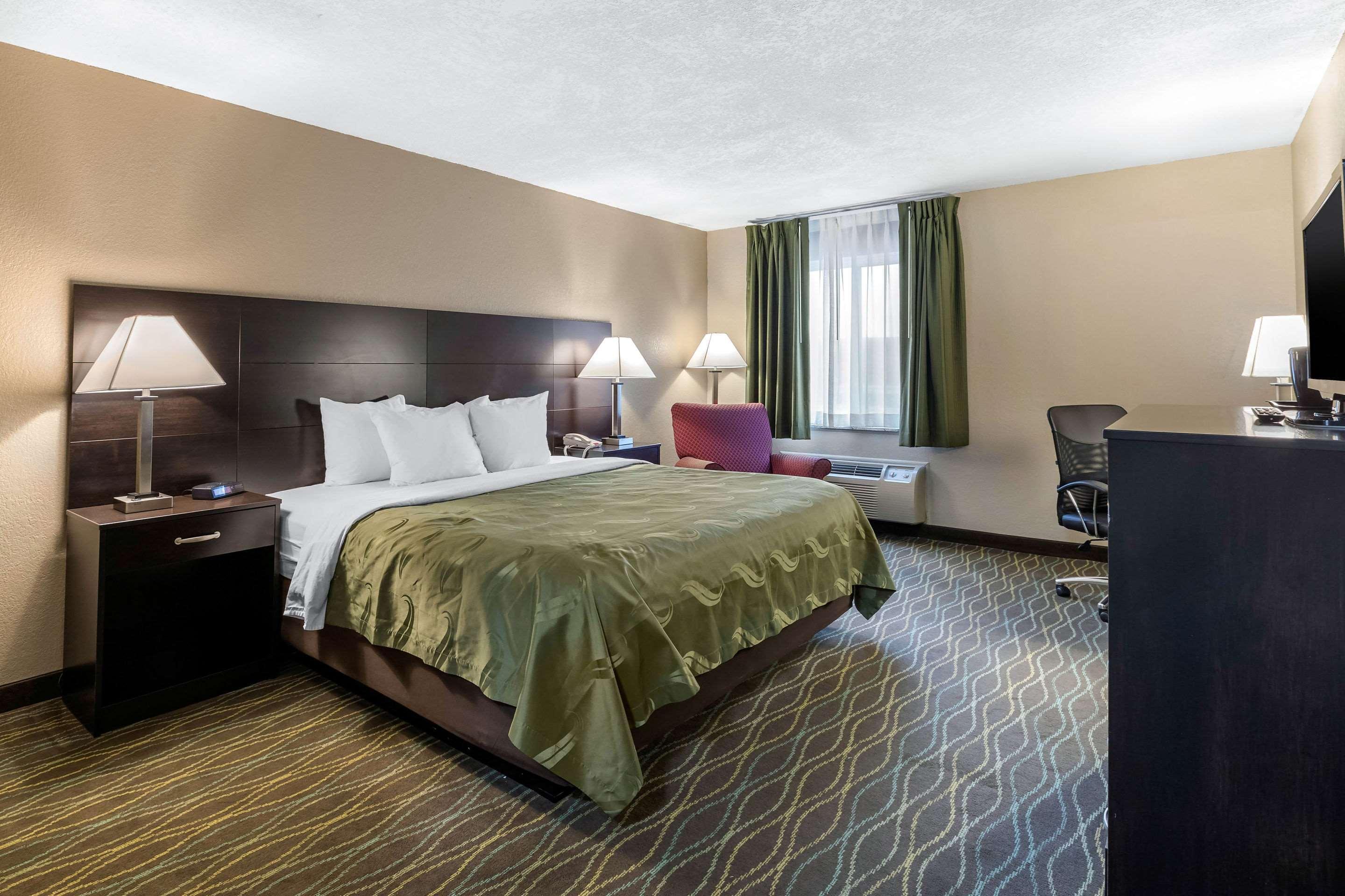Quality Inn & Suites Des Moines - Merle Hay Road Urbandale Exteriör bild