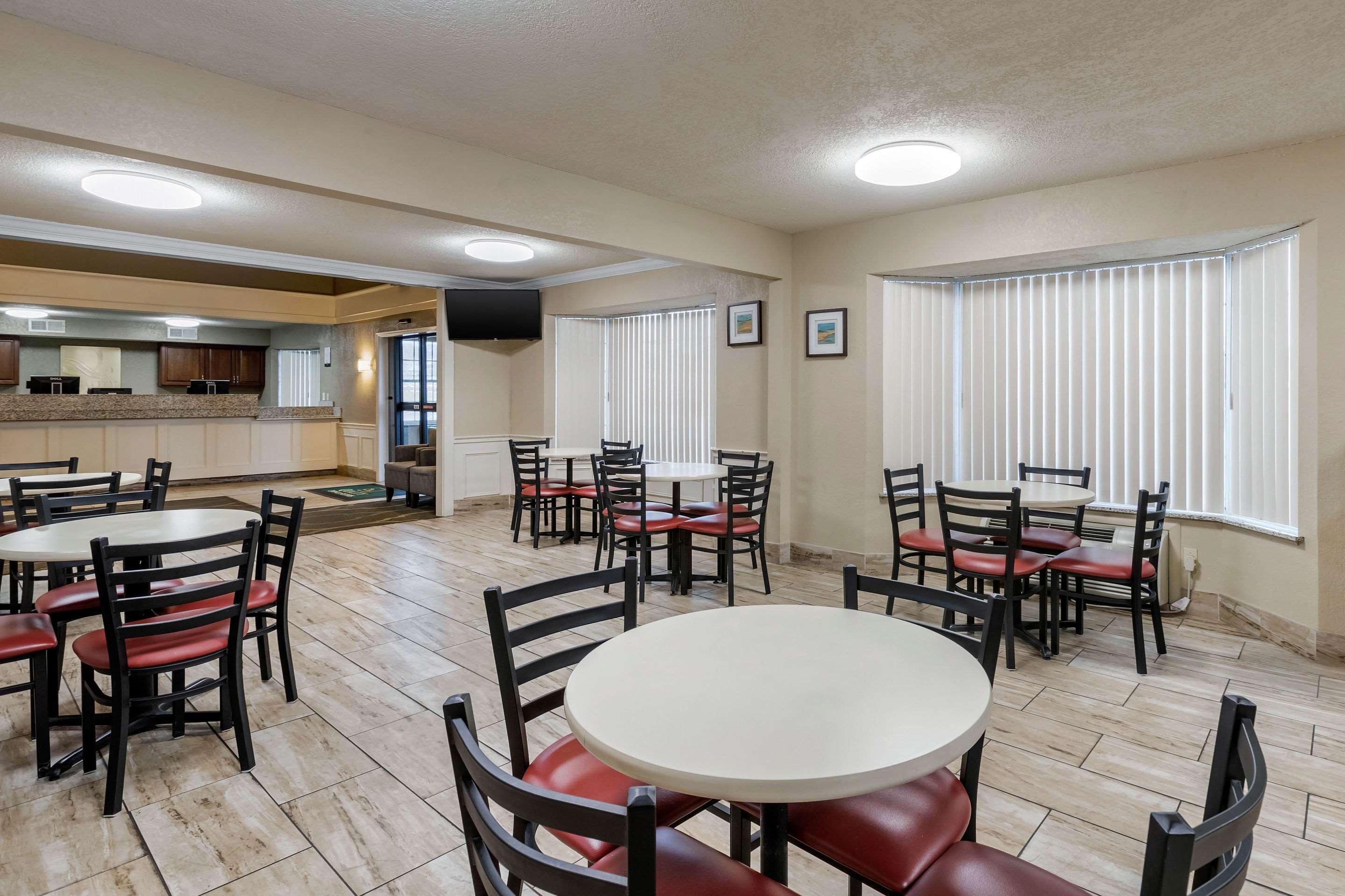 Quality Inn & Suites Des Moines - Merle Hay Road Urbandale Exteriör bild