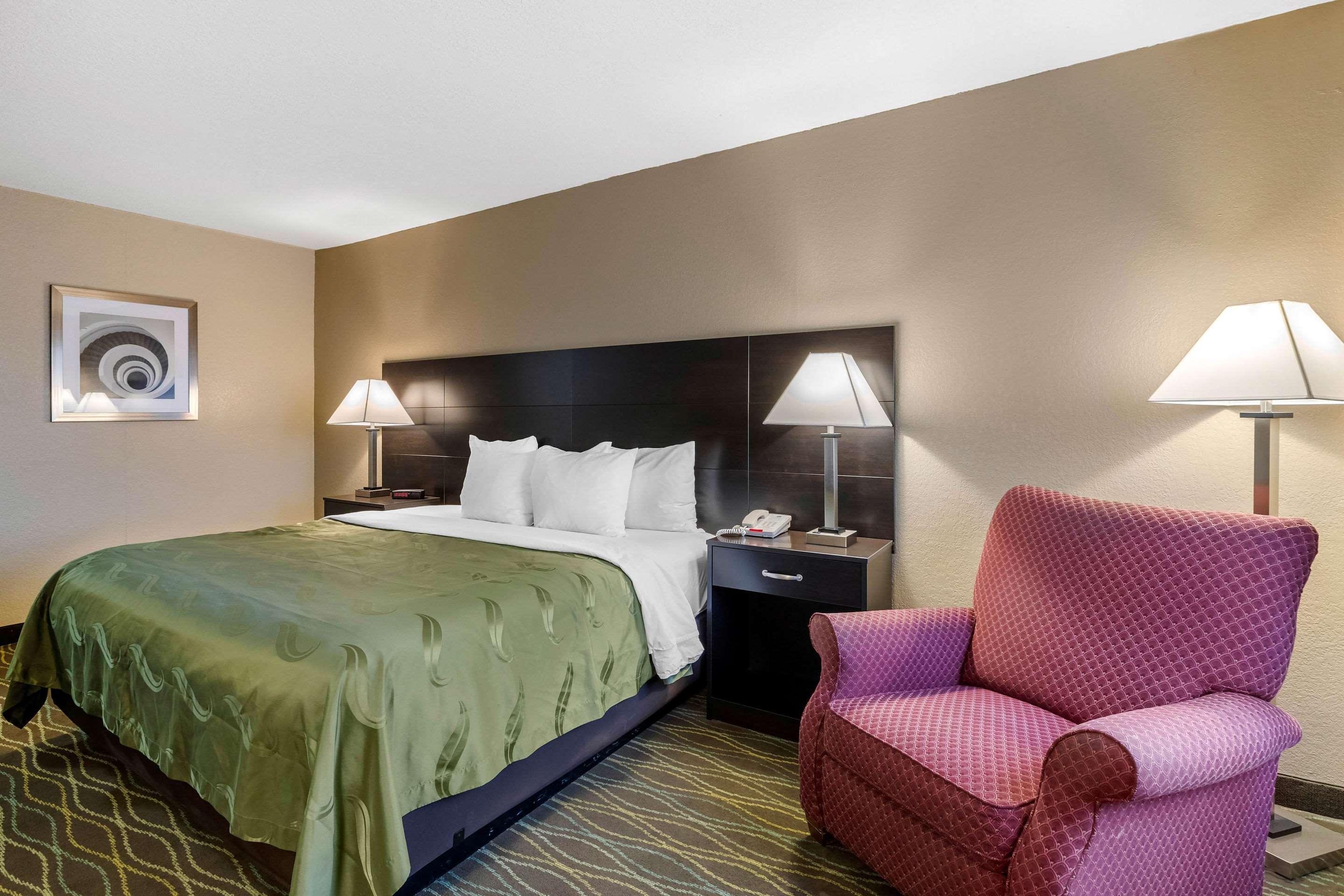 Quality Inn & Suites Des Moines - Merle Hay Road Urbandale Exteriör bild