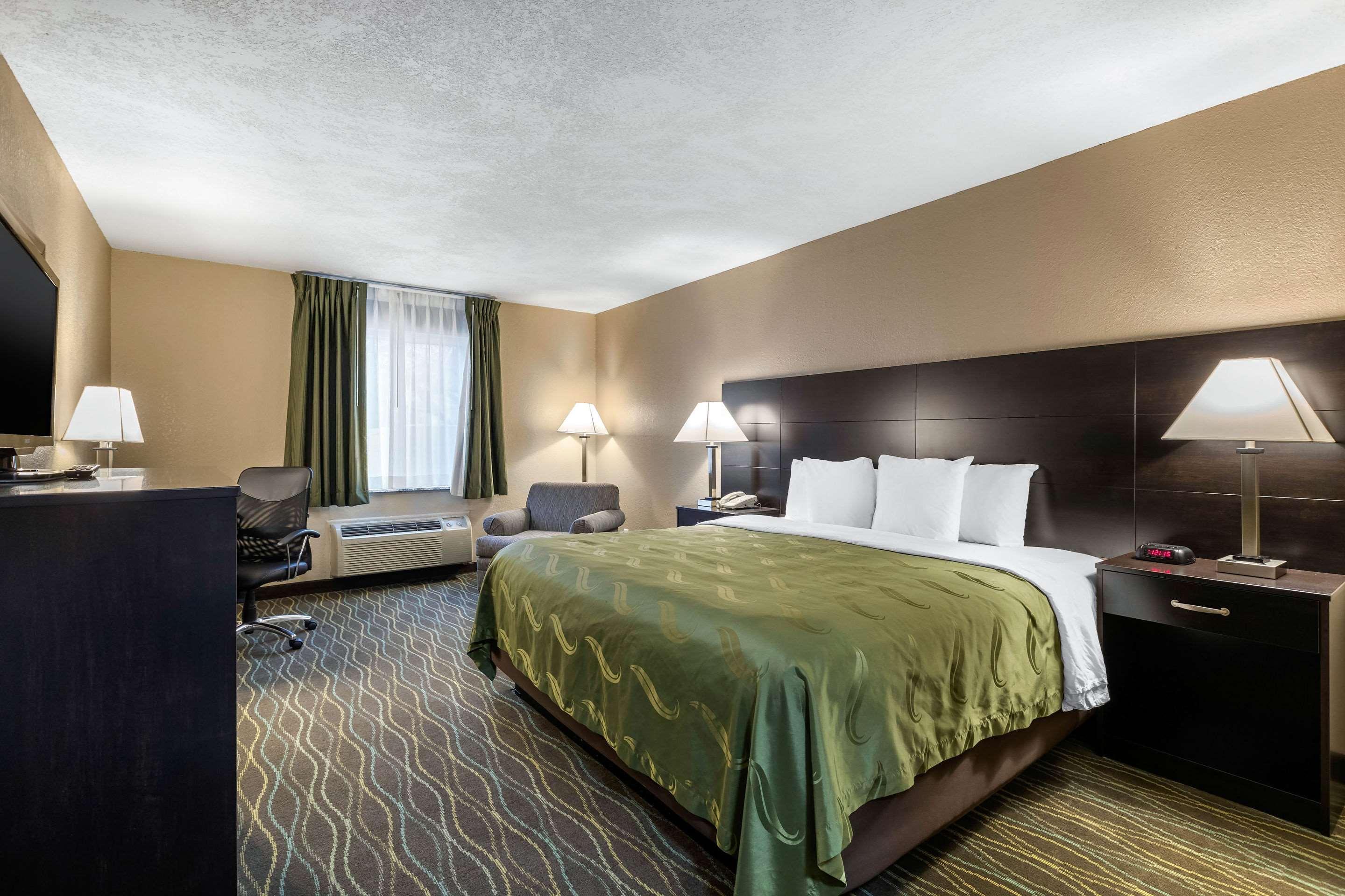 Quality Inn & Suites Des Moines - Merle Hay Road Urbandale Exteriör bild