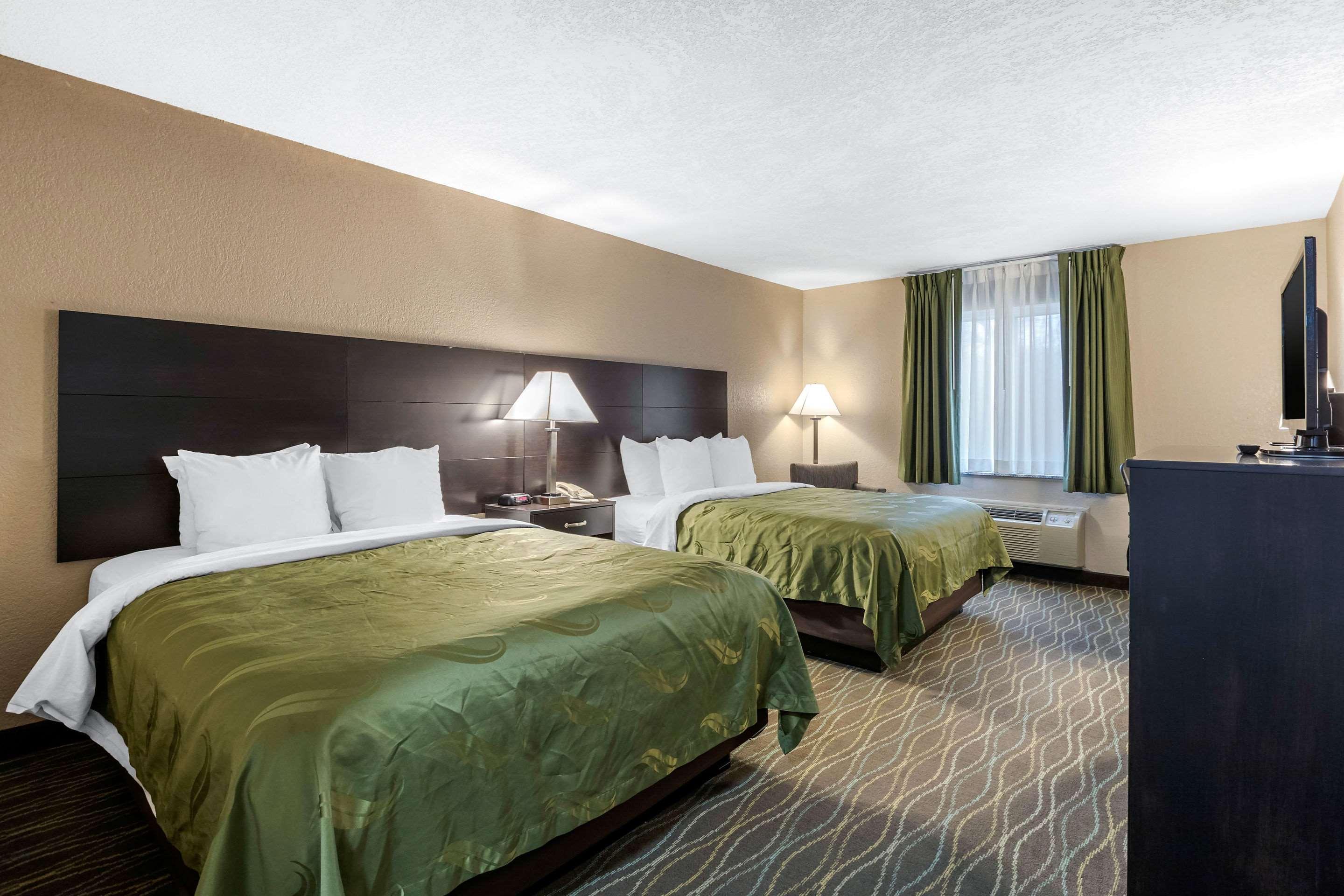 Quality Inn & Suites Des Moines - Merle Hay Road Urbandale Exteriör bild