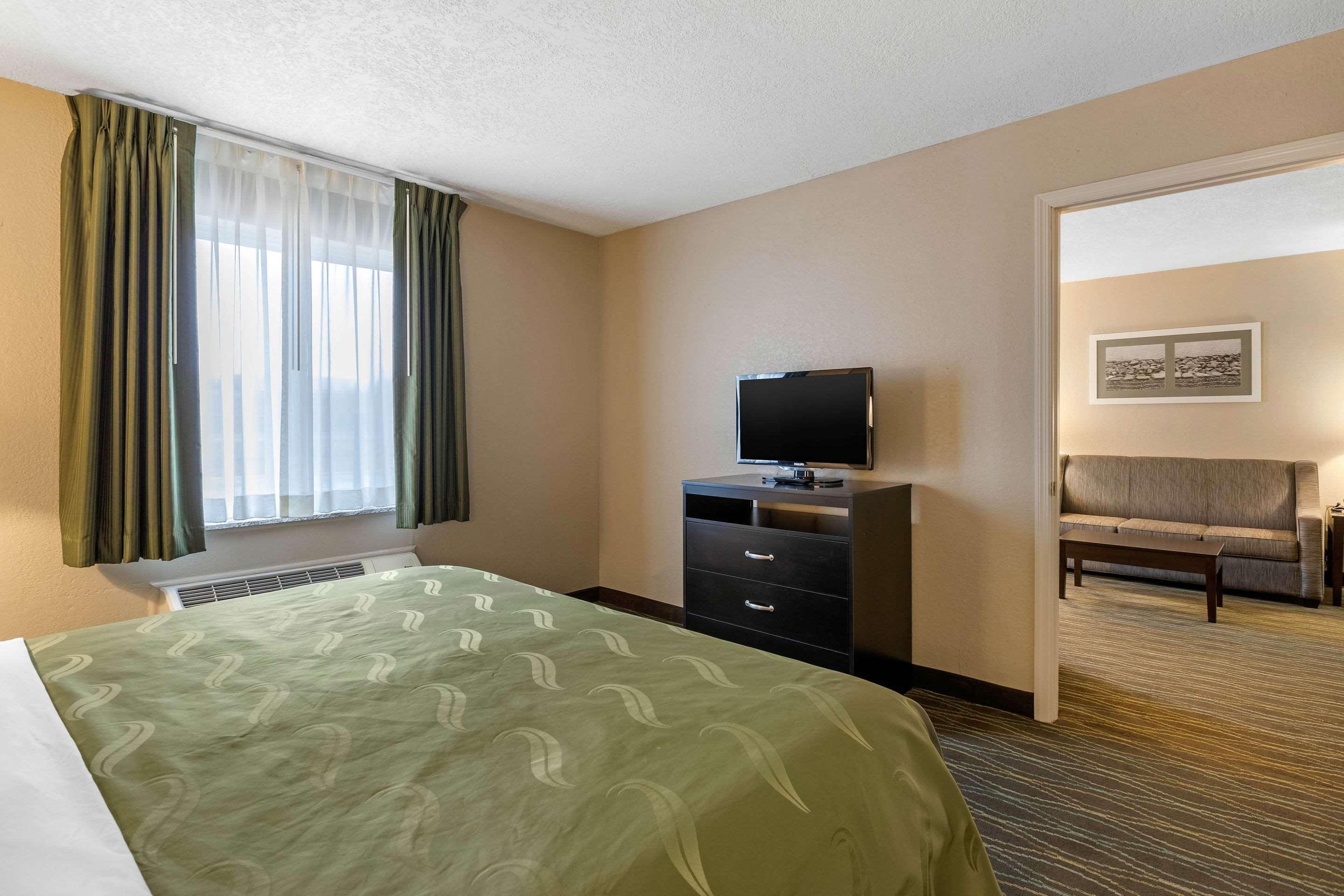Quality Inn & Suites Des Moines - Merle Hay Road Urbandale Exteriör bild