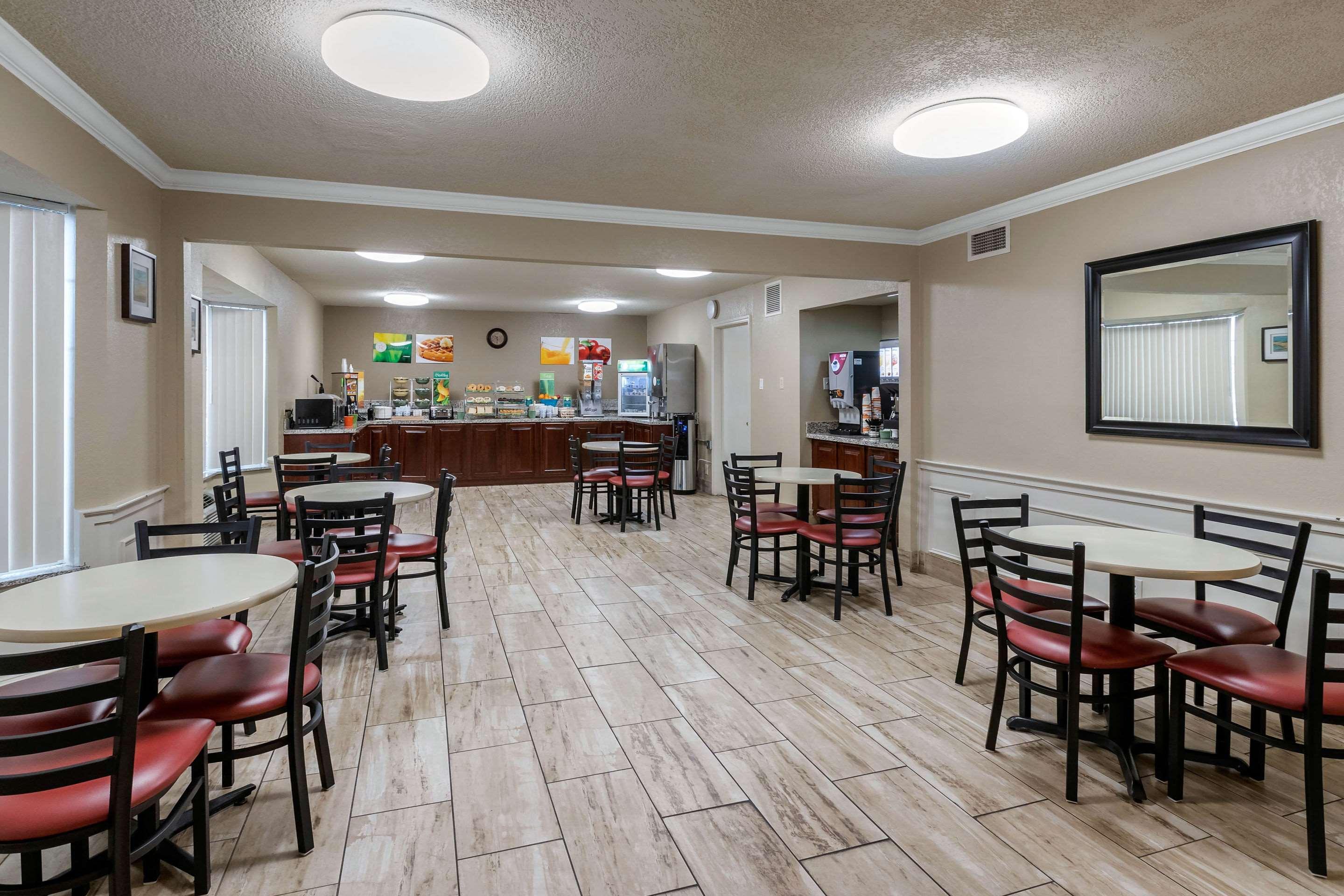 Quality Inn & Suites Des Moines - Merle Hay Road Urbandale Exteriör bild