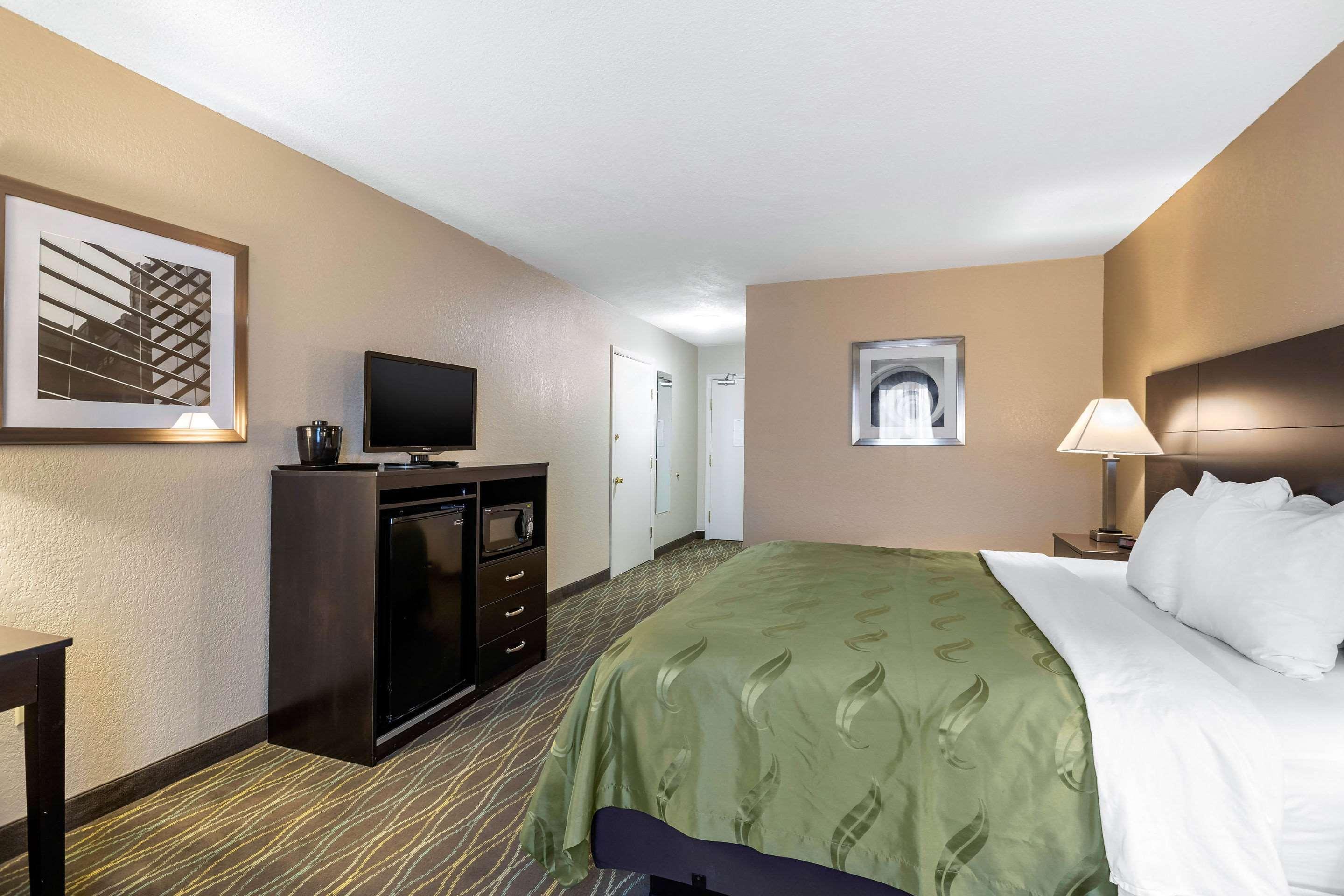 Quality Inn & Suites Des Moines - Merle Hay Road Urbandale Exteriör bild