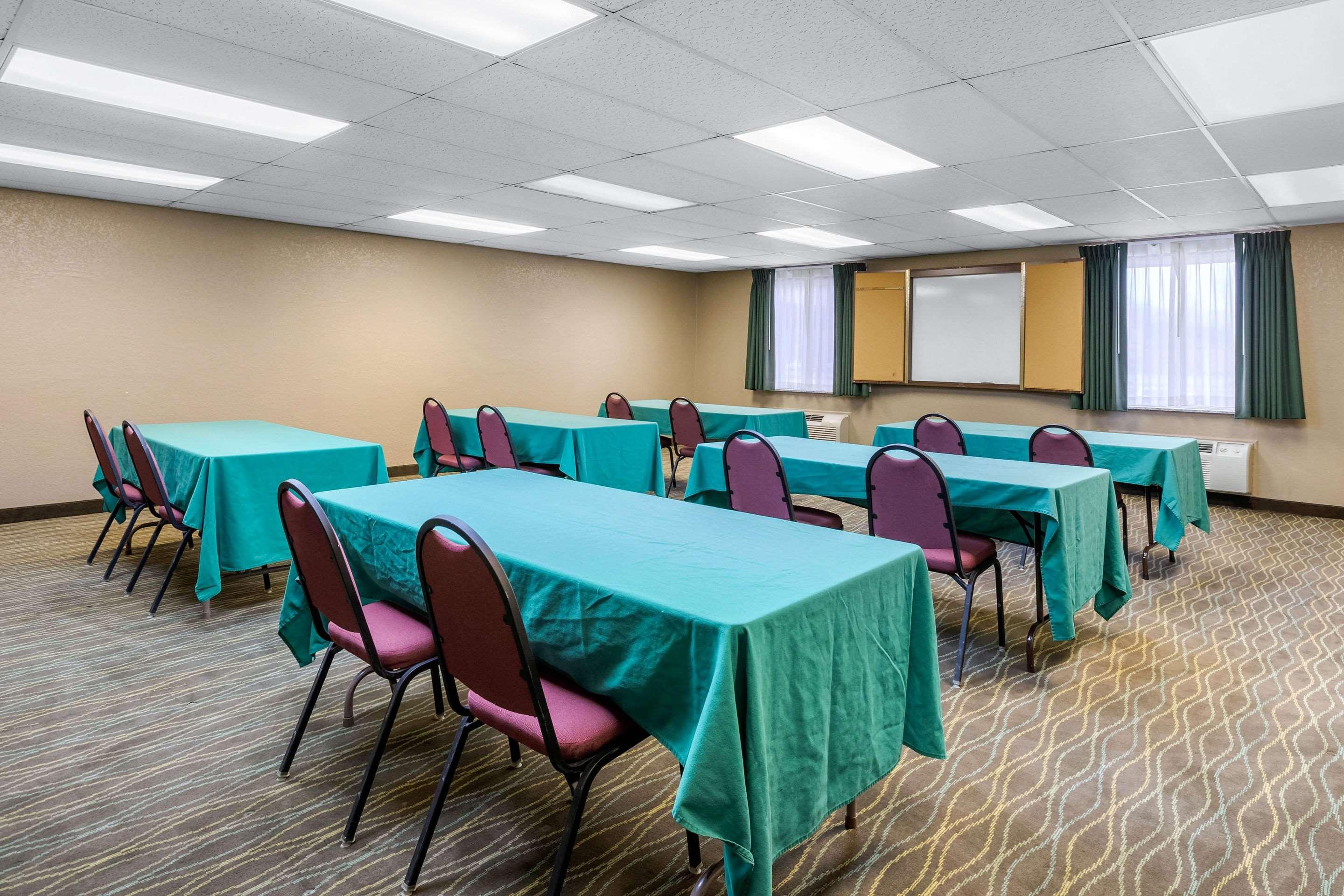 Quality Inn & Suites Des Moines - Merle Hay Road Urbandale Exteriör bild