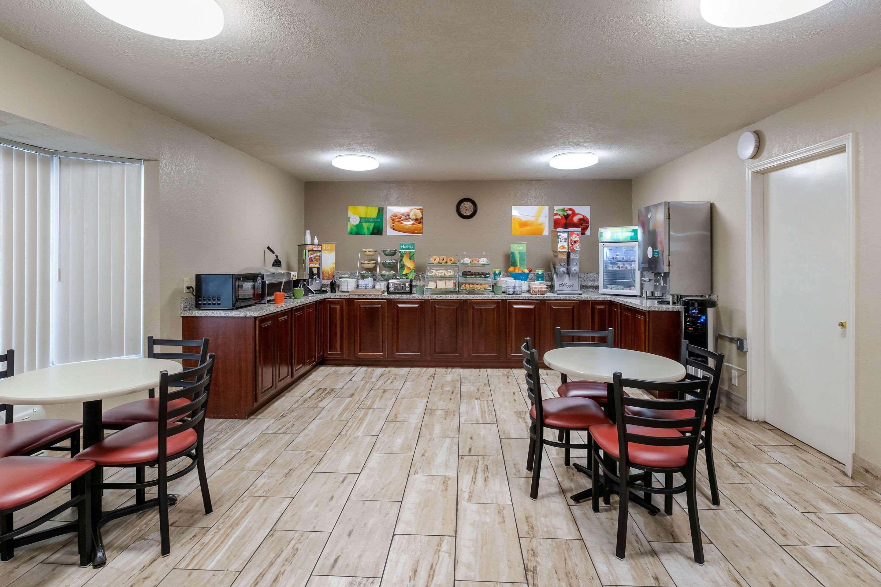 Quality Inn & Suites Des Moines - Merle Hay Road Urbandale Exteriör bild