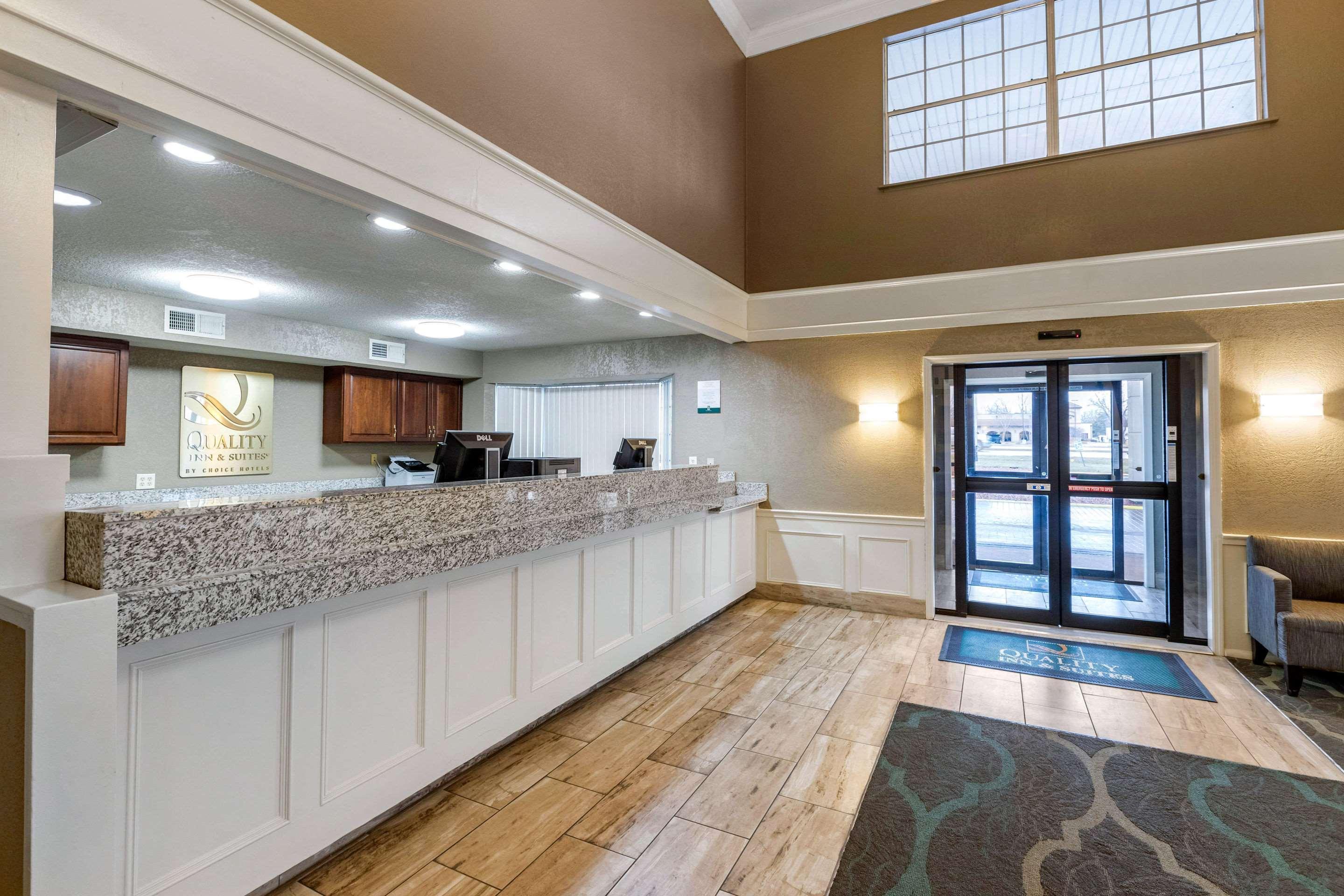 Quality Inn & Suites Des Moines - Merle Hay Road Urbandale Exteriör bild