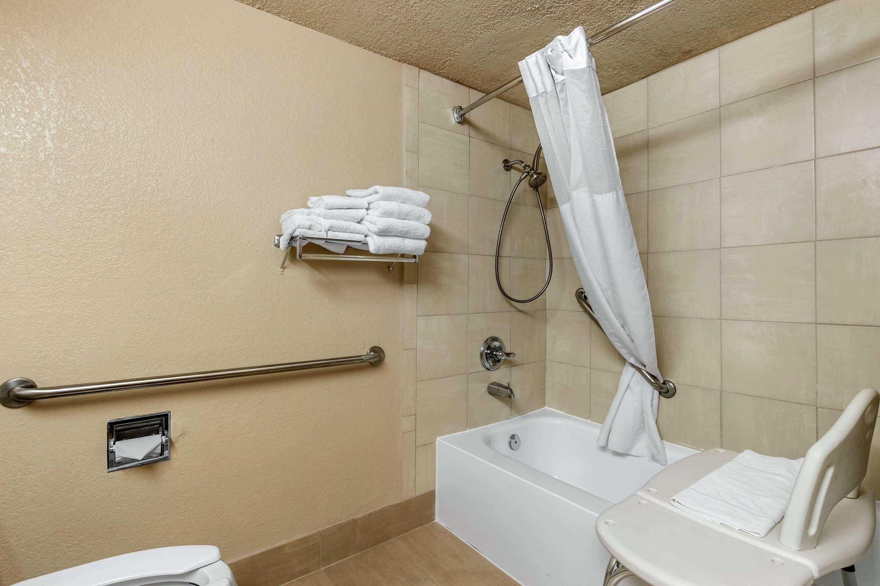 Quality Inn & Suites Des Moines - Merle Hay Road Urbandale Exteriör bild