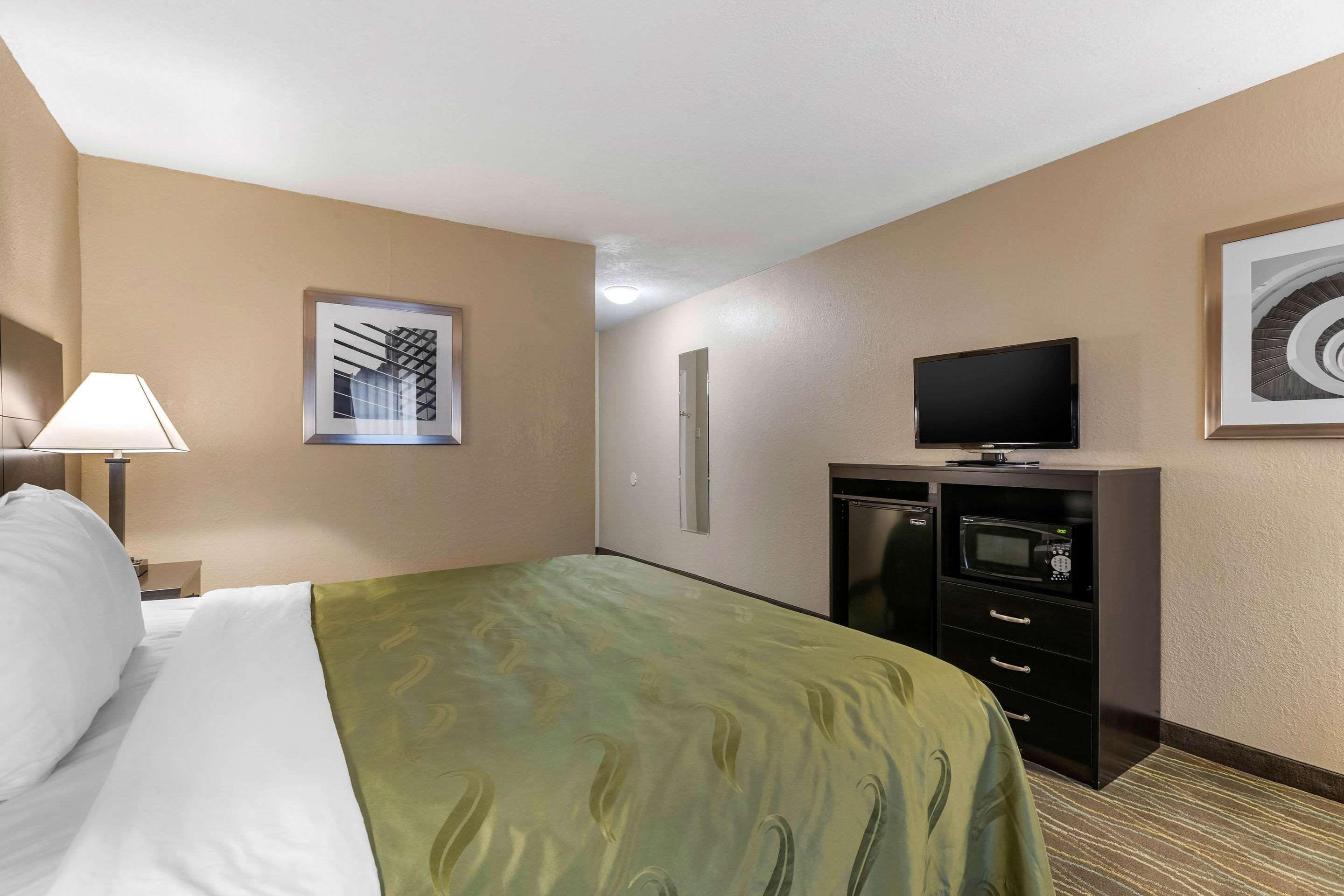 Quality Inn & Suites Des Moines - Merle Hay Road Urbandale Exteriör bild