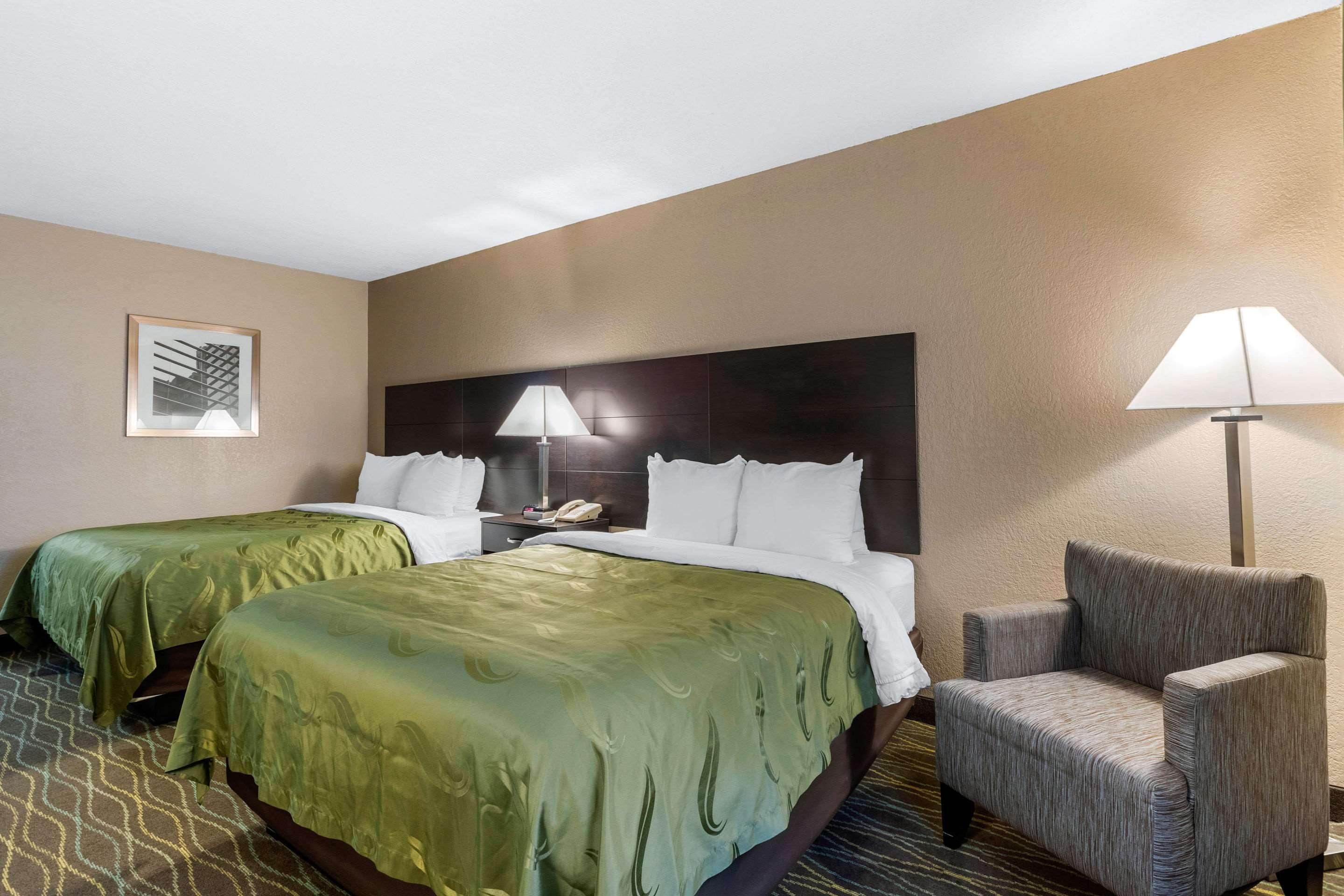 Quality Inn & Suites Des Moines - Merle Hay Road Urbandale Exteriör bild