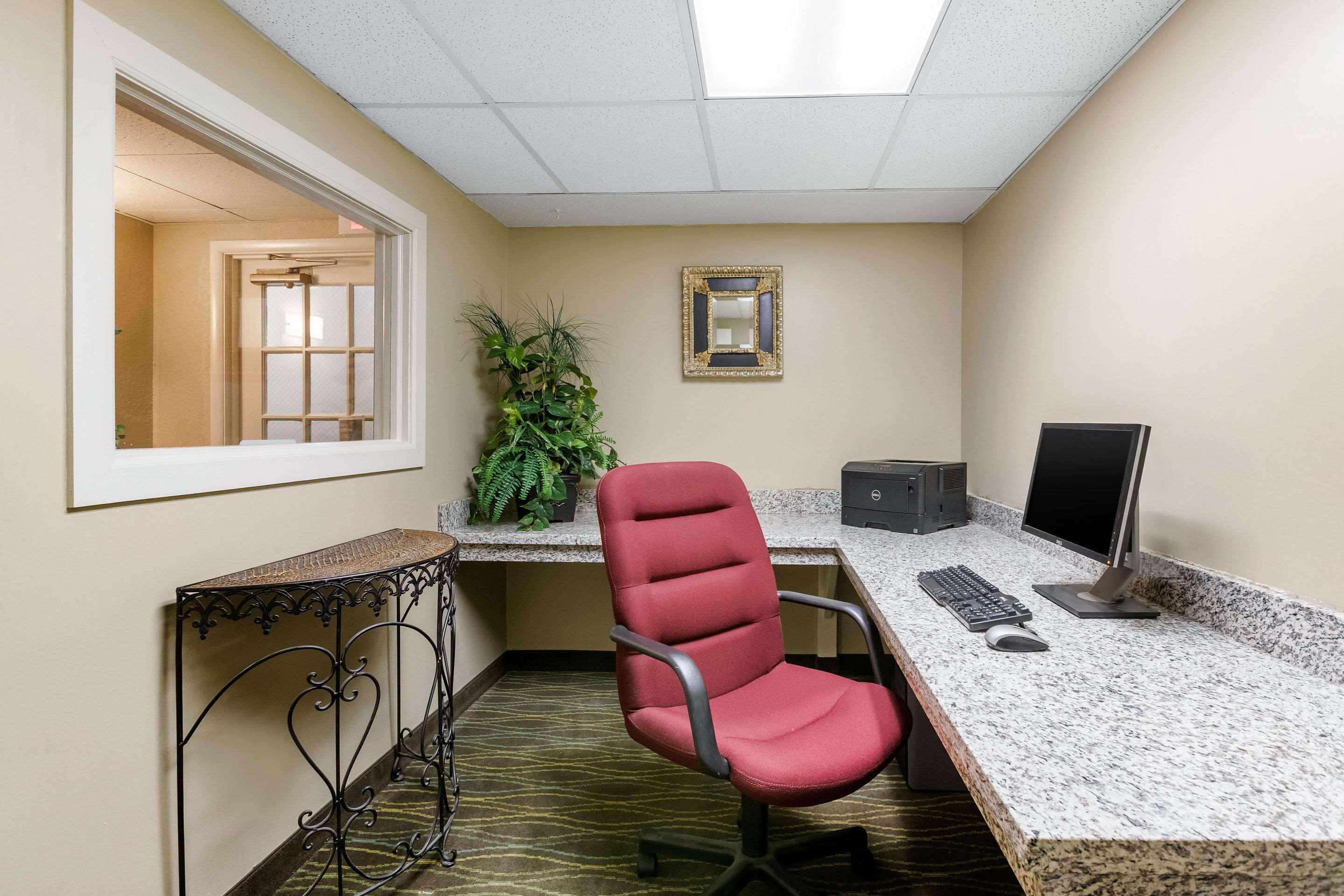 Quality Inn & Suites Des Moines - Merle Hay Road Urbandale Exteriör bild