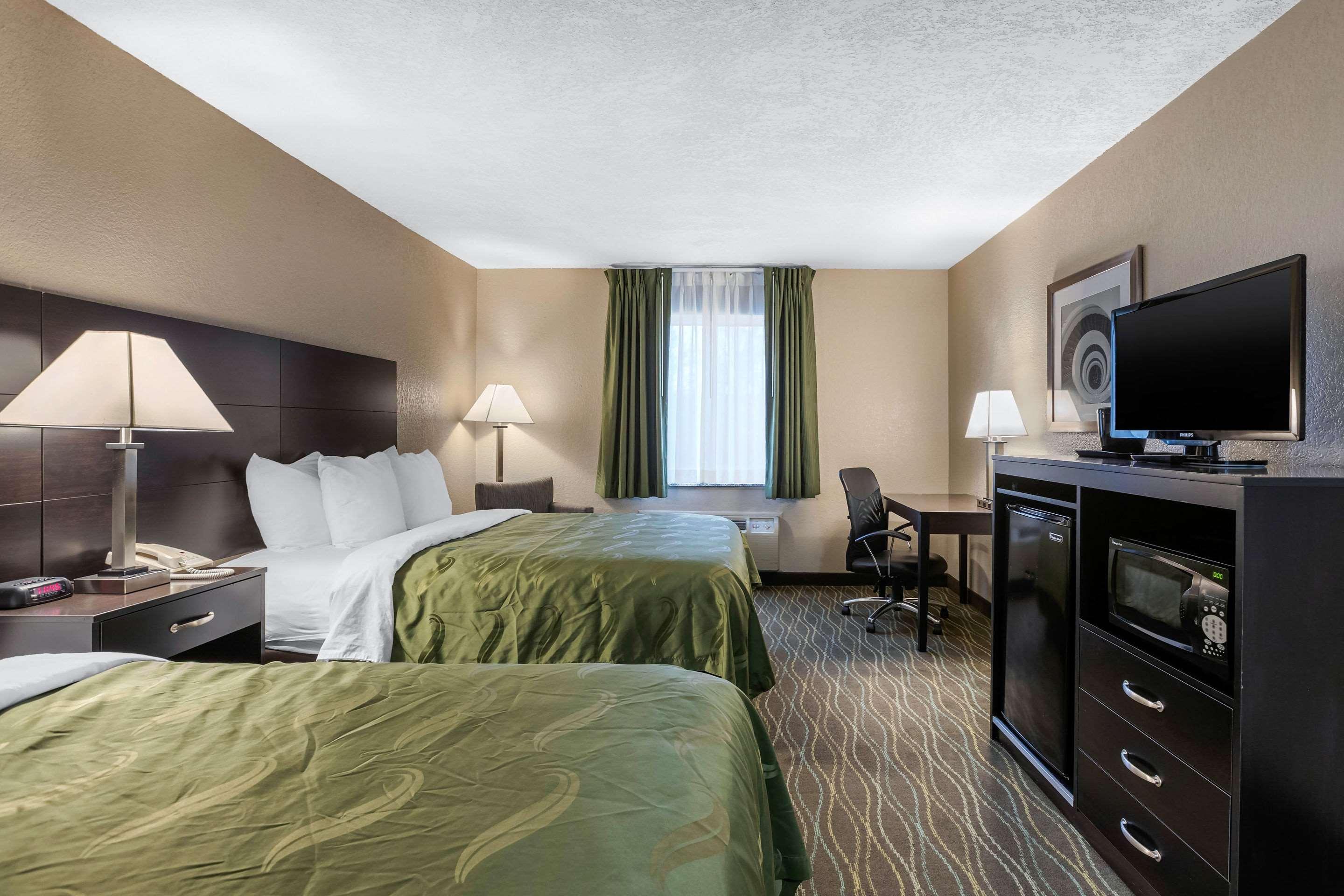 Quality Inn & Suites Des Moines - Merle Hay Road Urbandale Exteriör bild
