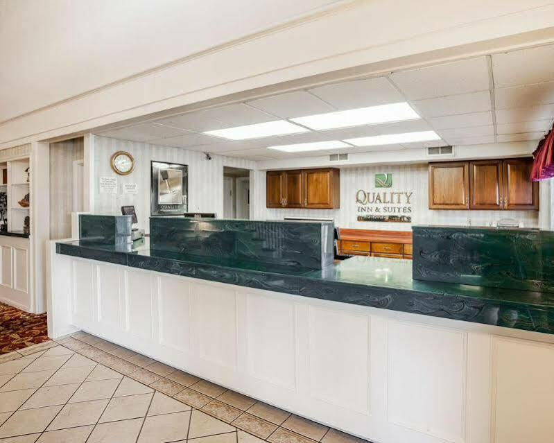 Quality Inn & Suites Des Moines - Merle Hay Road Urbandale Exteriör bild